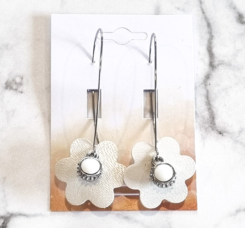 Nouvelle Zealande Chic Earrings - Crystal Flowers White Silver