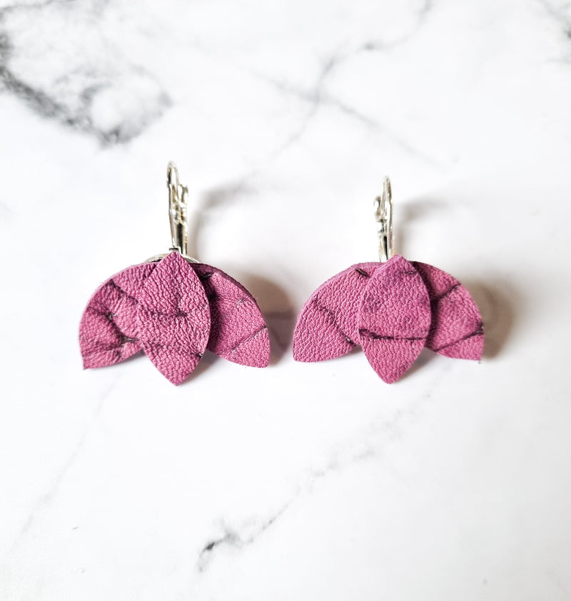 Nouvelle Zealande Chic Earrings - Leaves Hot Pink Silver