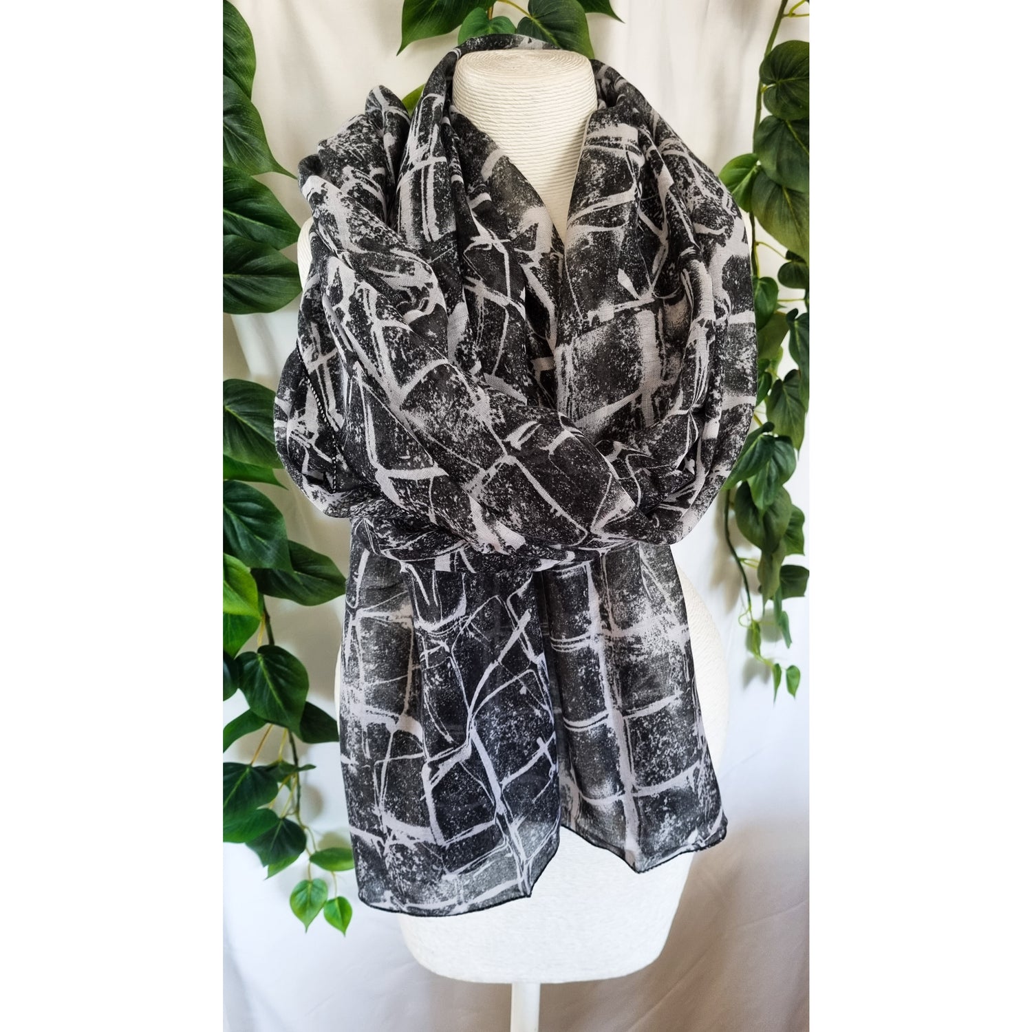 Viscose Scarf - Crinkle Black and White