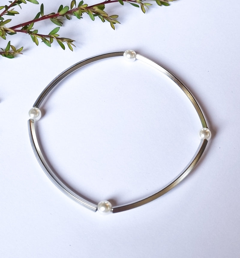 Paris Contemporary Chic Bracelet- White Pearl Sil