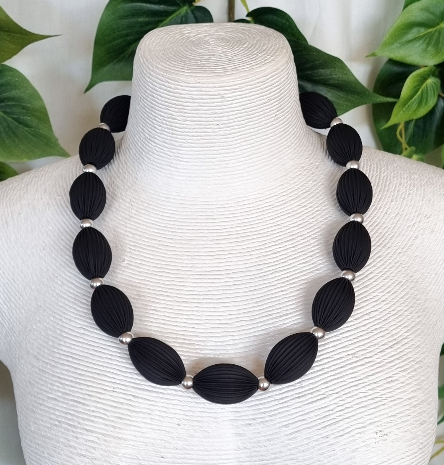 Paris Contemporary Chic Necklace- PLOVBLKSIL