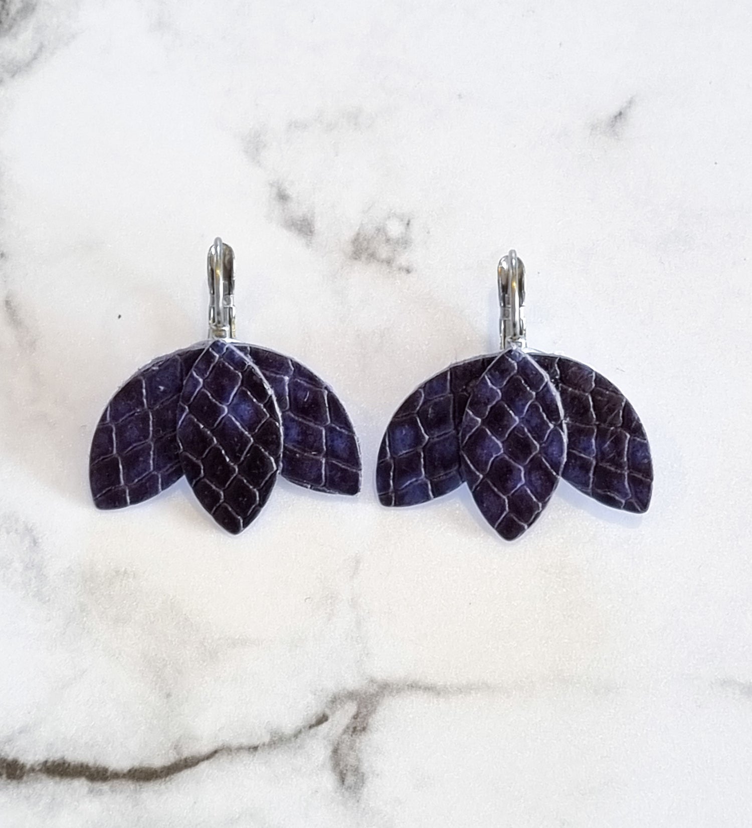 Nouvelle Zealande Chic Earrings - Leaves Navy Black Gunmetal