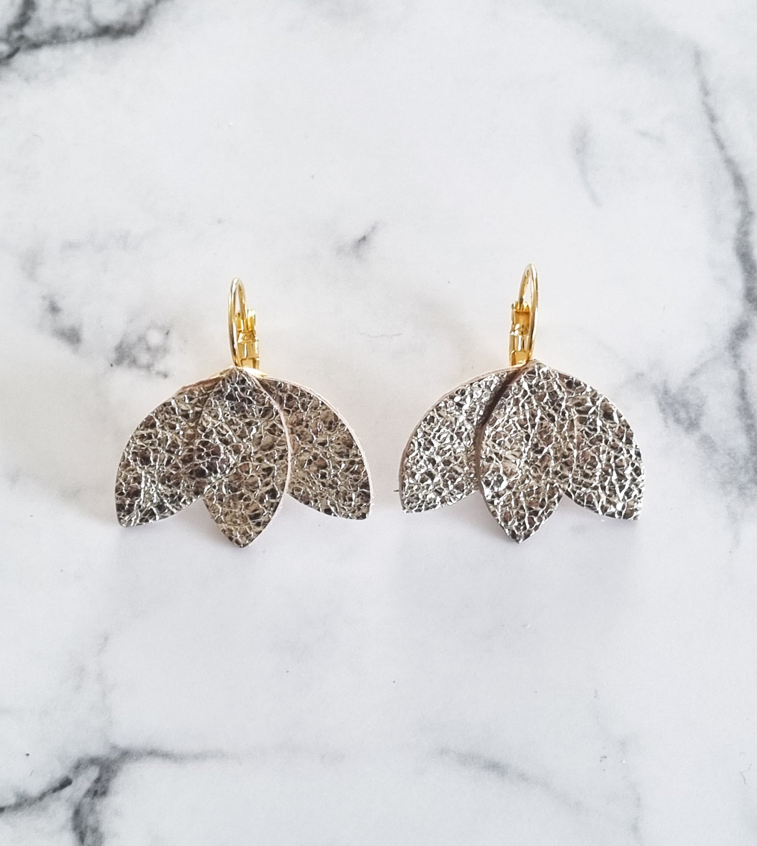 Nouvelle Zealande Chic Earrings - Leaves Gold Gold