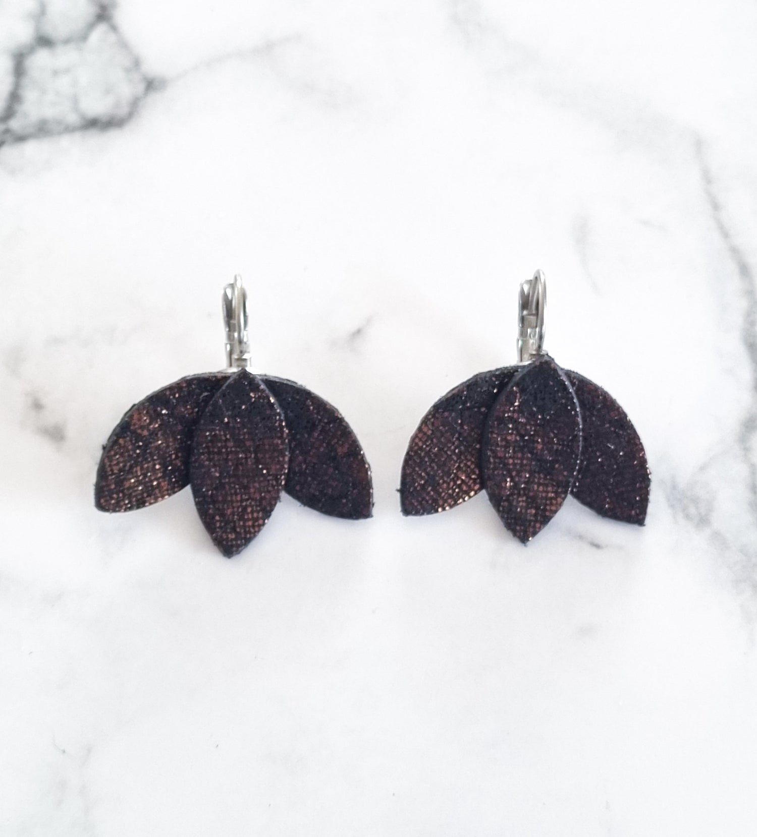 Nouvelle Zealande Chic Earrings - Leaves Bronze Gunmetal