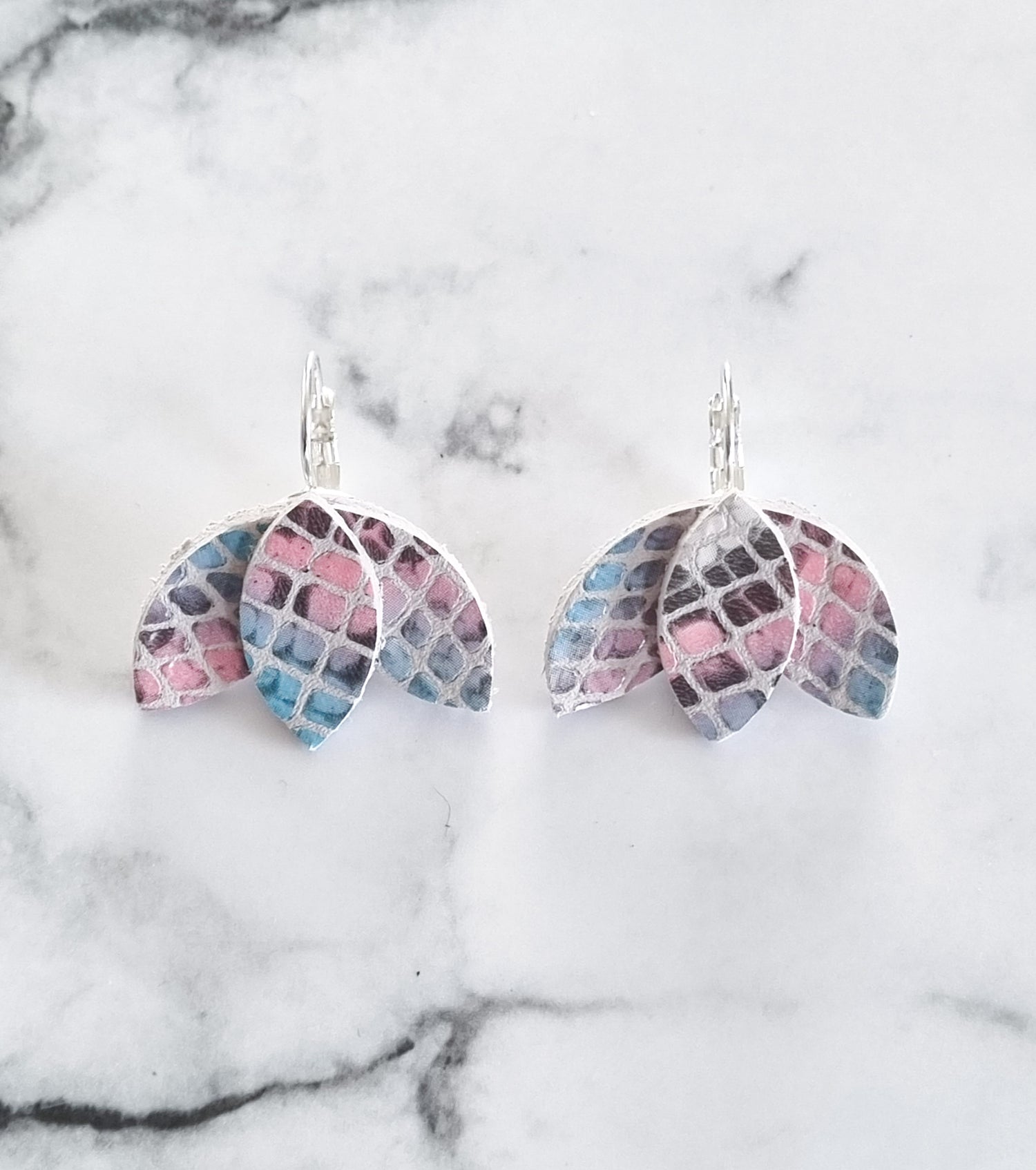 Nouvelle Zealande Chic Earrings - Leaves Pink Blue SIlver