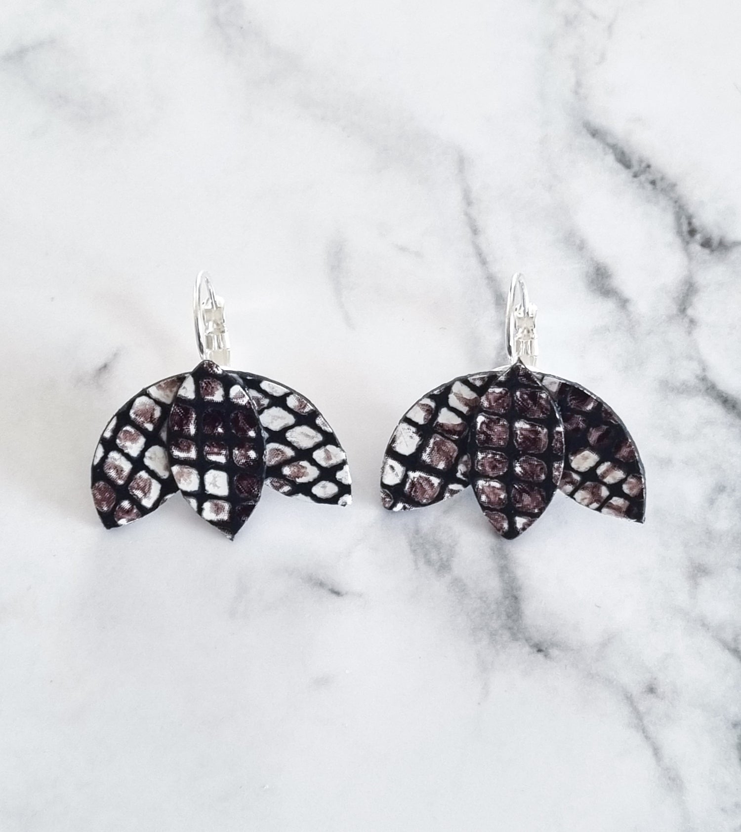 Nouvelle Zealande Chic Earrings - Leaves Black White Silver