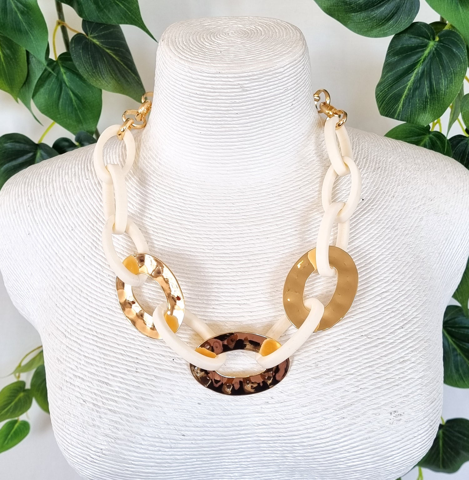 Saint Germain Contemporary Chic Necklace - CRGOM