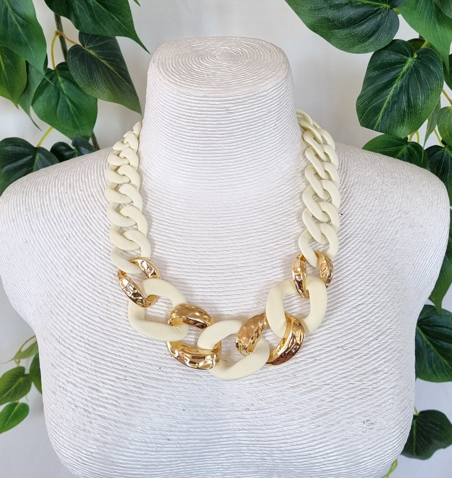 Saint Germain Contemporary Chic Necklace - CRGOLKM
