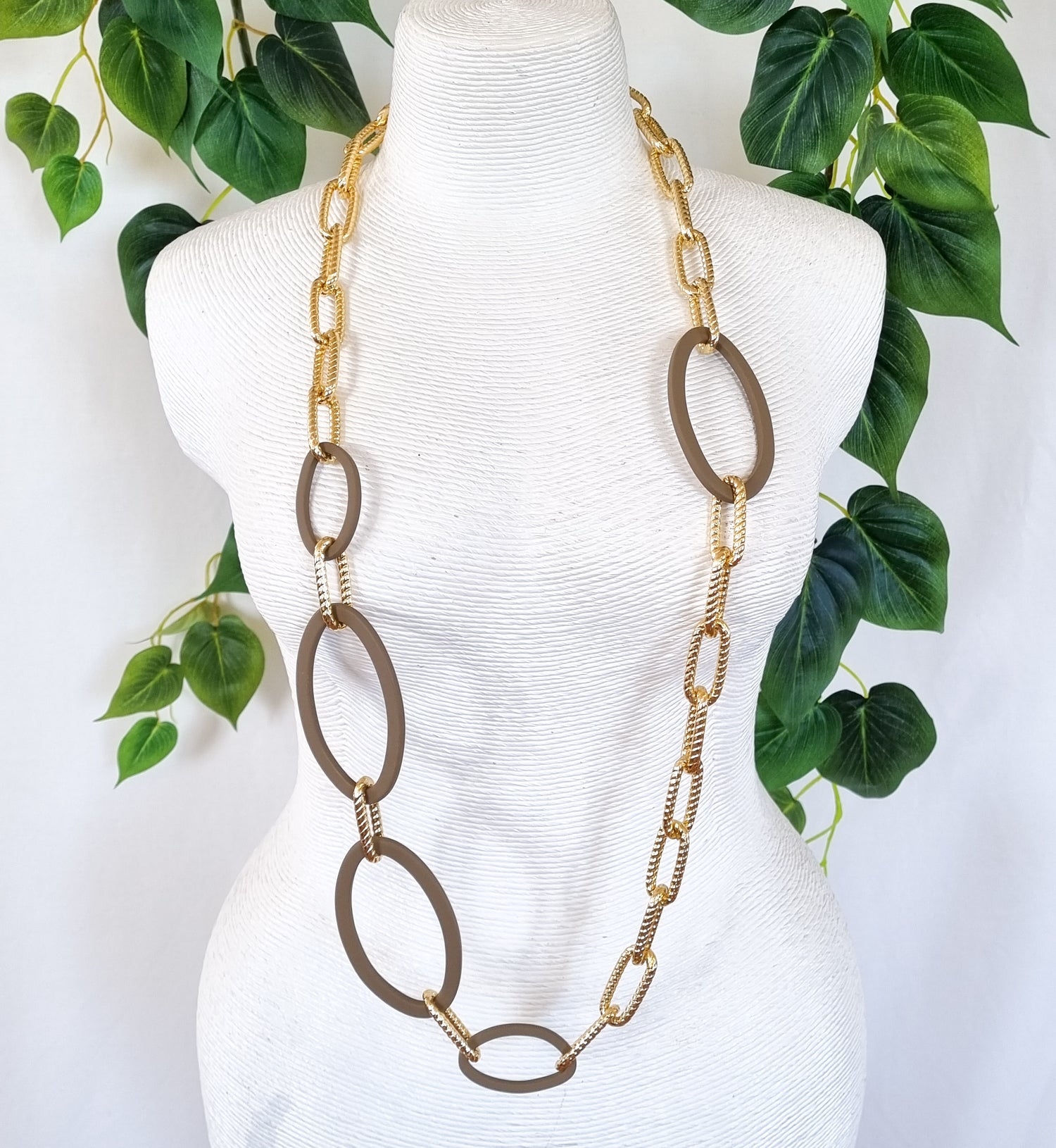 Saint Germain Contemporary Chic Necklace - TAUGOCHL