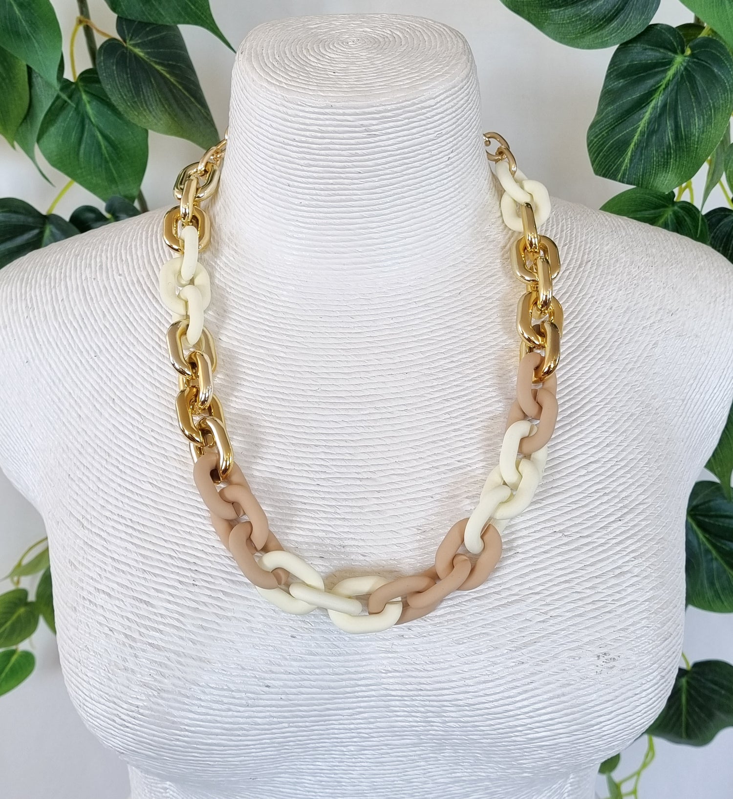 Saint Germain Contemporary Chic Necklace - CRGOTAUM