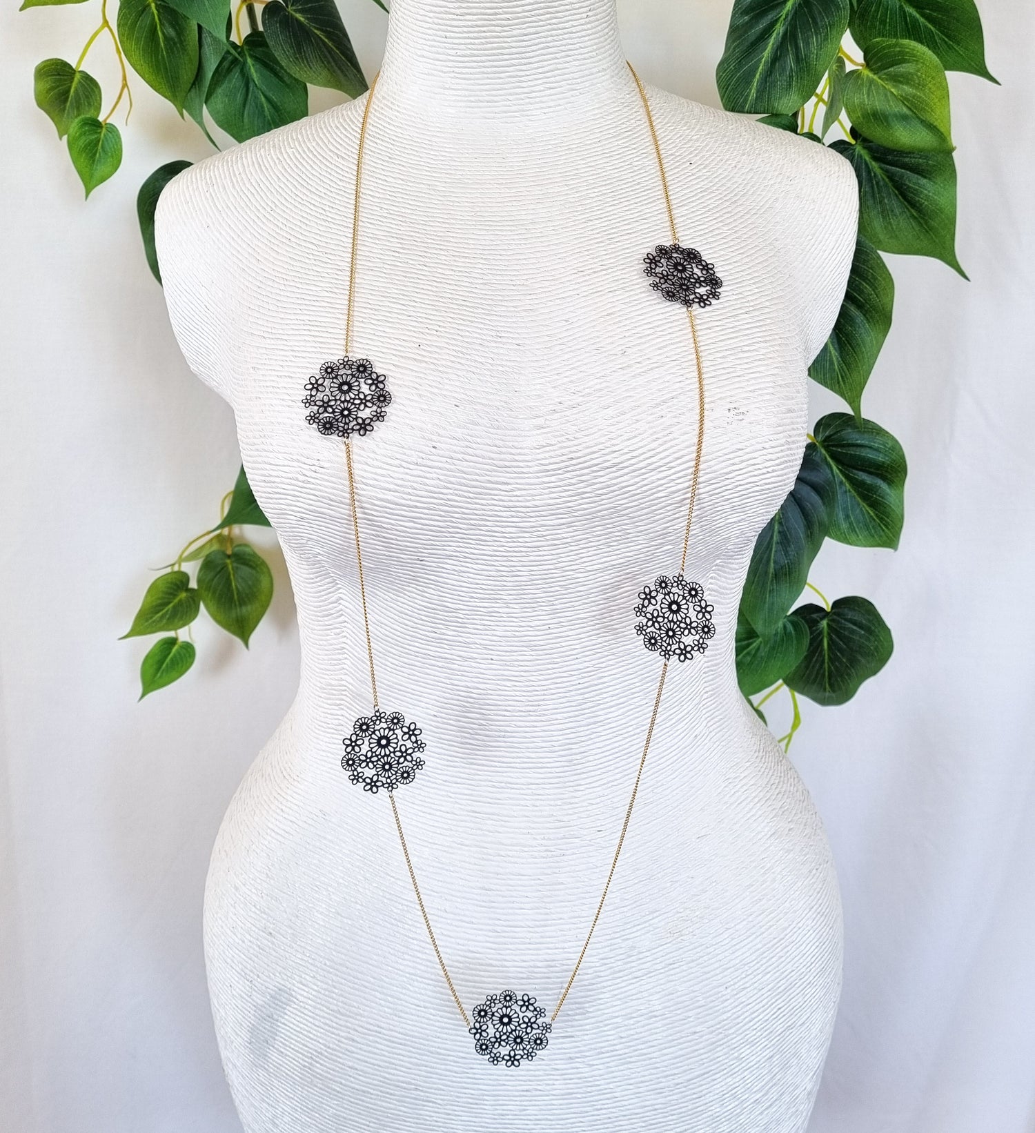 Paris Contemporary Chic Necklace- LFLORCOMILKBLK