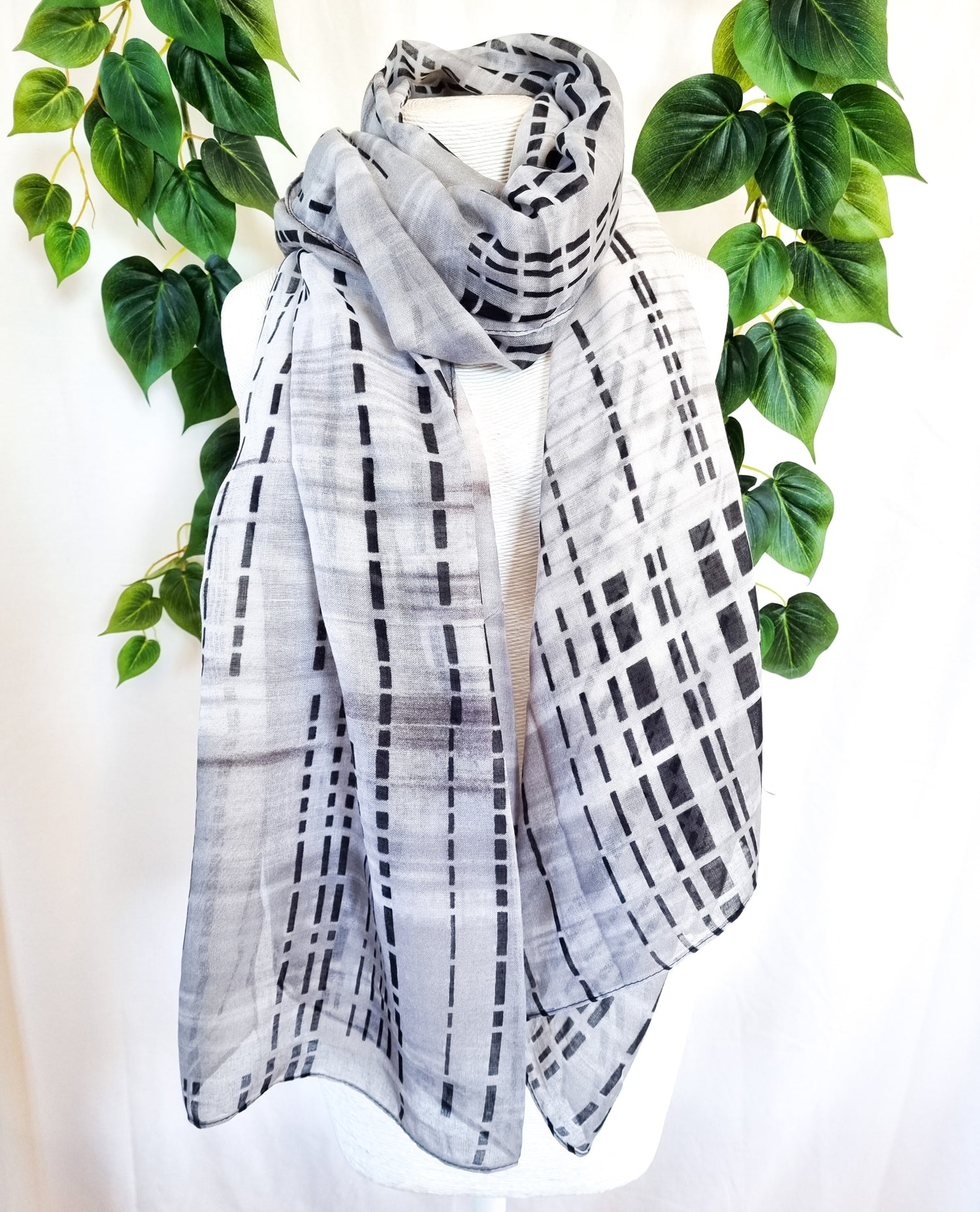 Viscose Scarf - Casual Black White