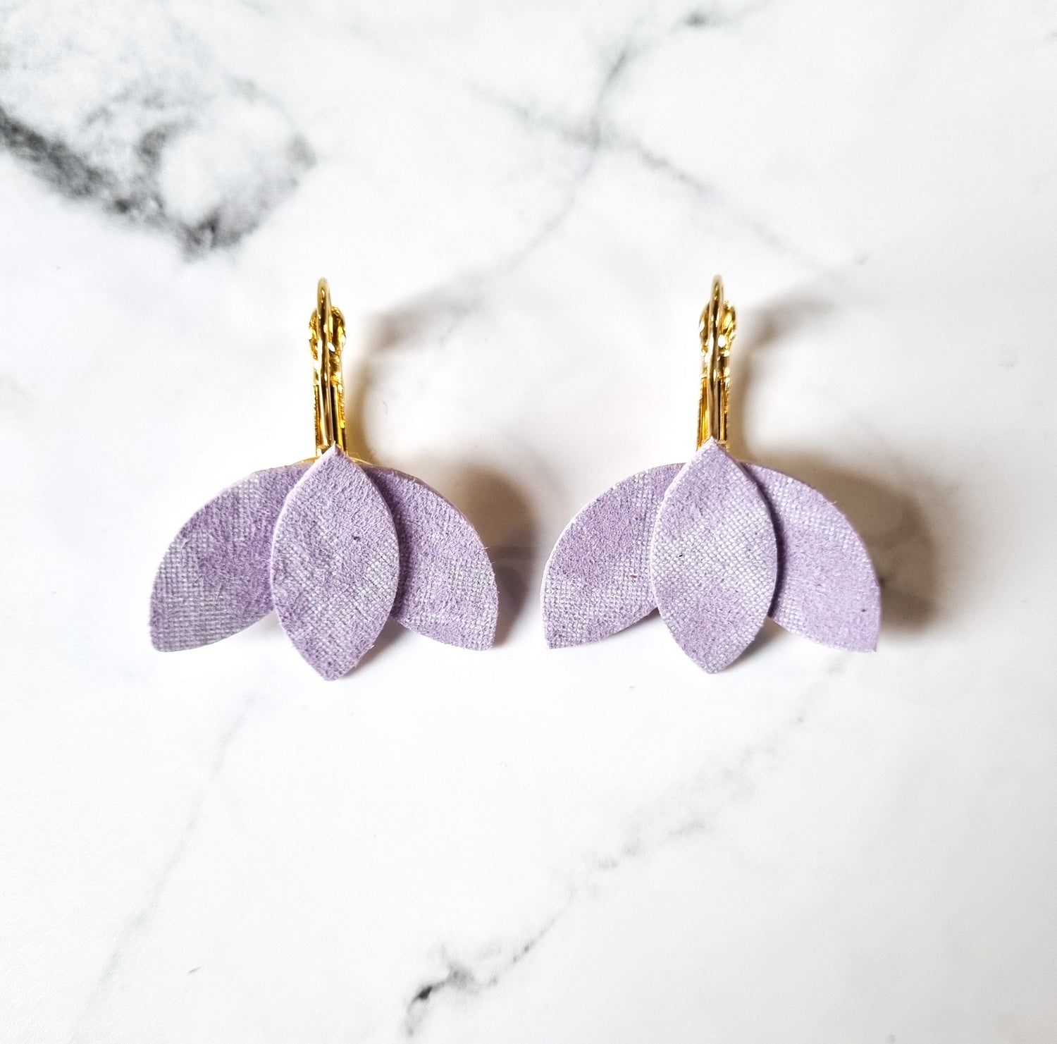 Nouvelle Zealande Chic Earrings - Leaves Lavender Gold