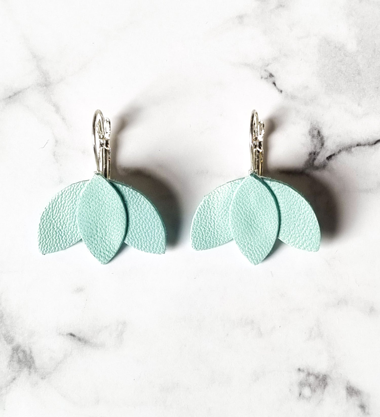 Nouvelle Zealande Chic Earrings - Leaves Aqua Silver