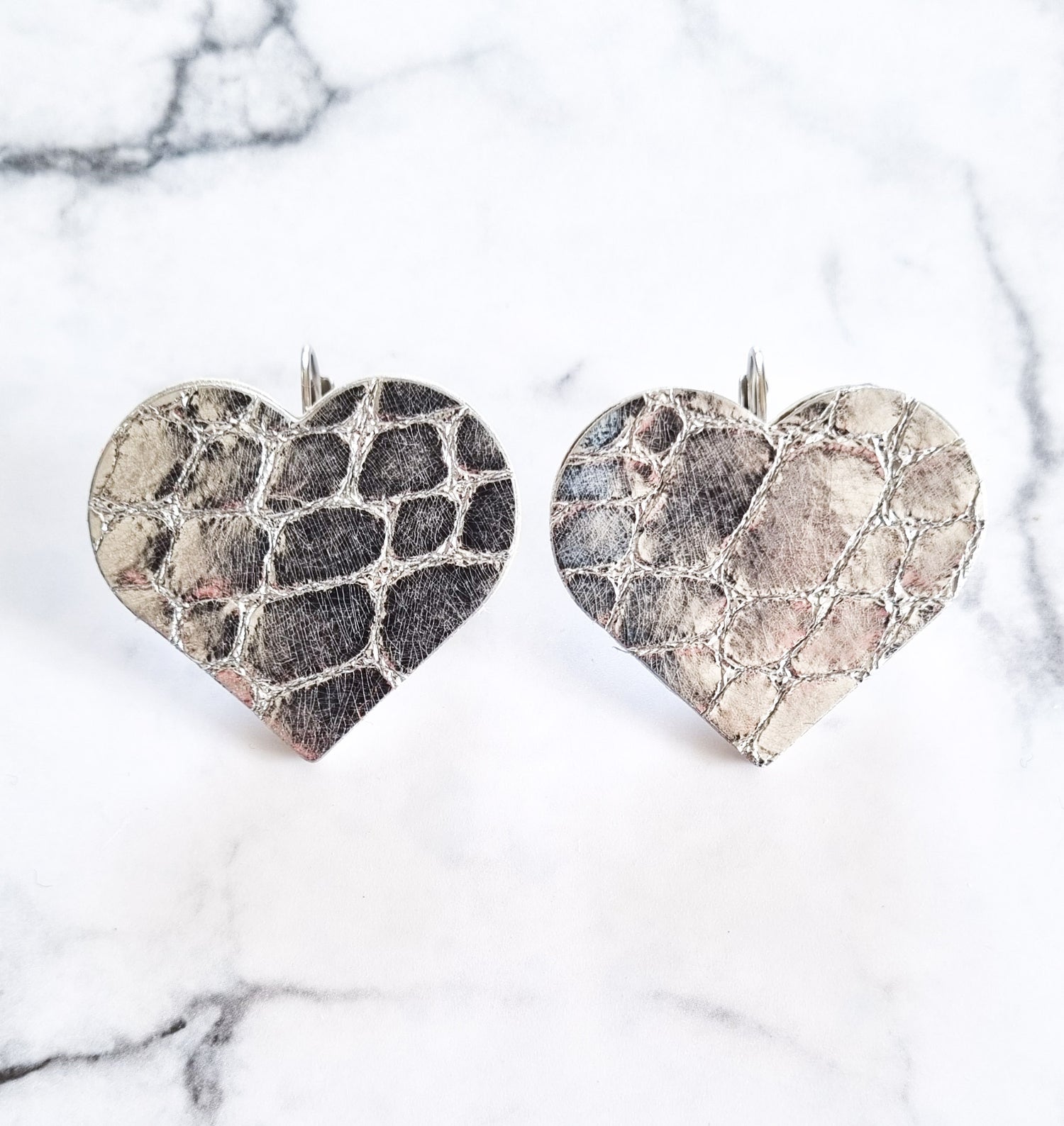 Nouvelle Zealande Chic Earrings - Large Heart Silver Croc