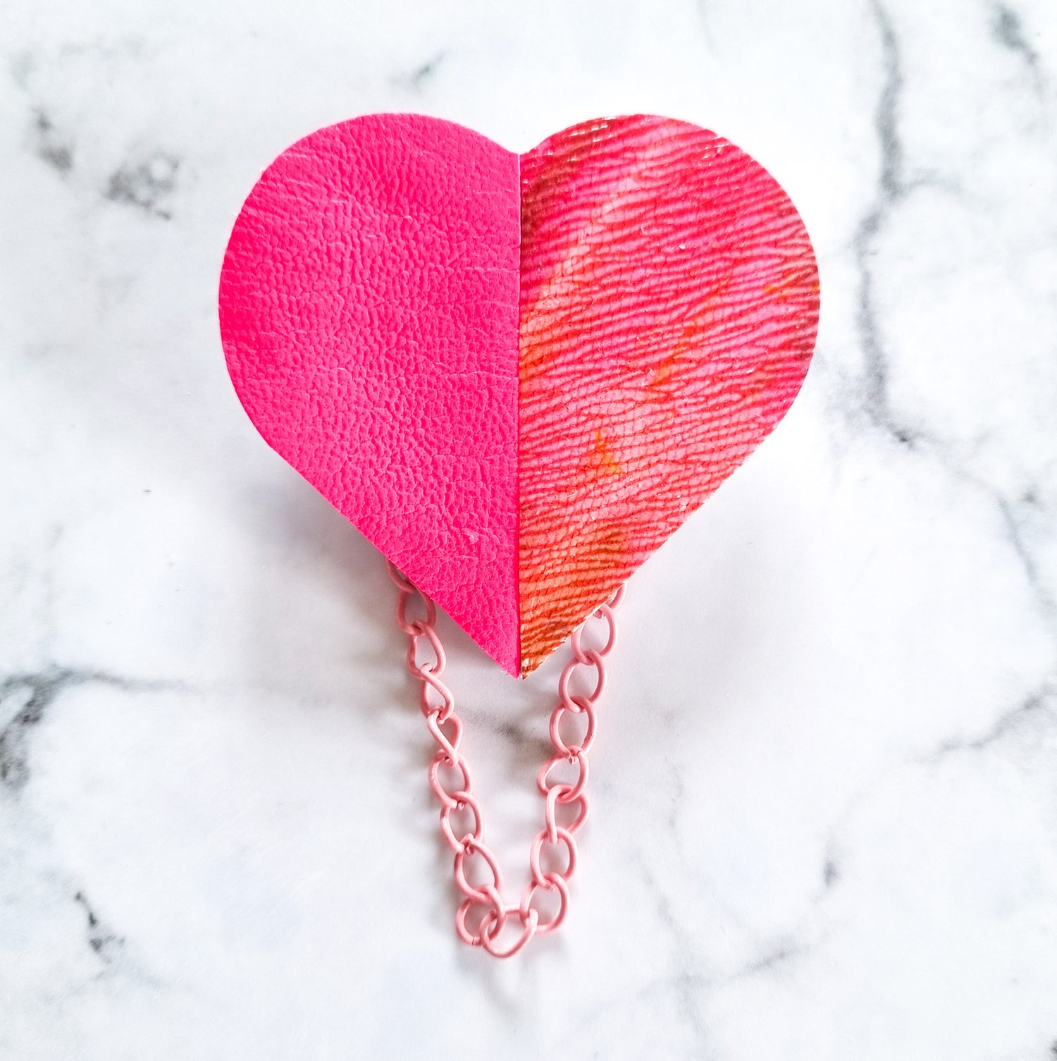 Nouvelle Zealande Chic Brooch - Heart Hot Pink