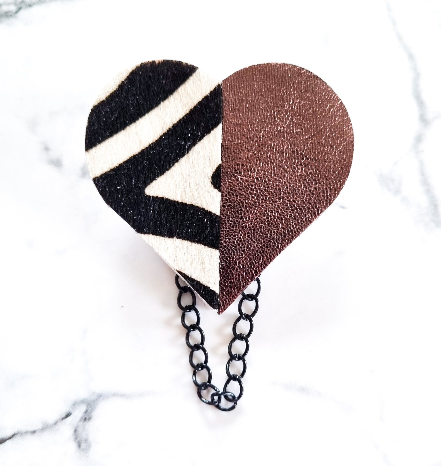 Nouvelle Zealande Chic Brooch - Heart Zebra