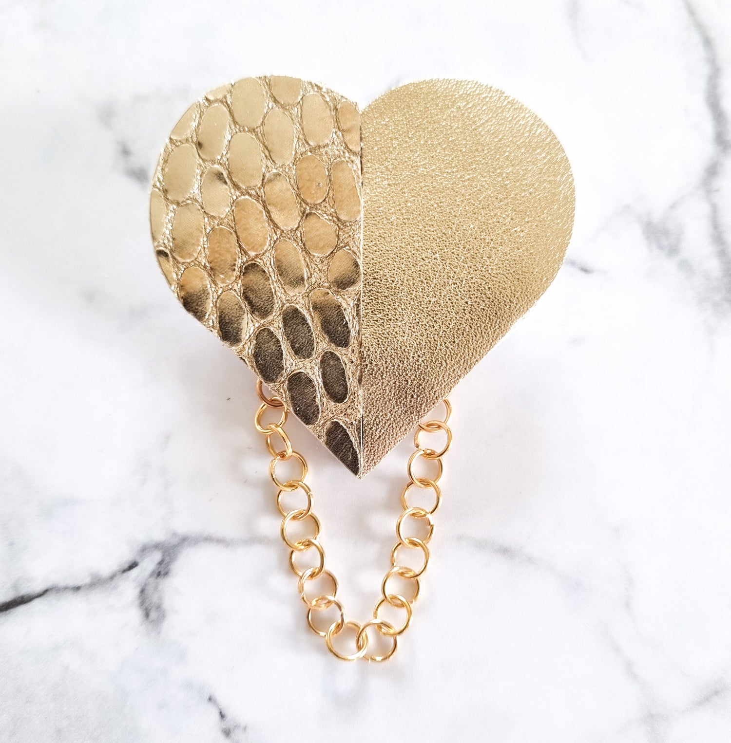 Nouvelle Zealande Chic Brooch - Heart Gold