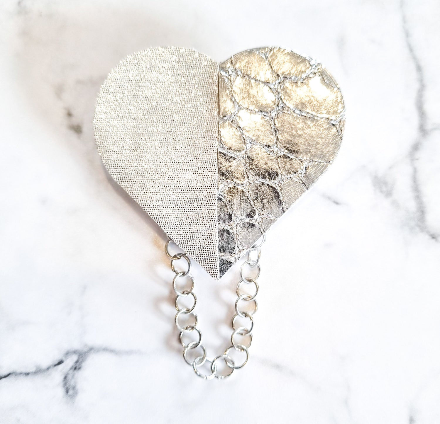 Nouvelle Zealande Chic Brooch - Heart Silver