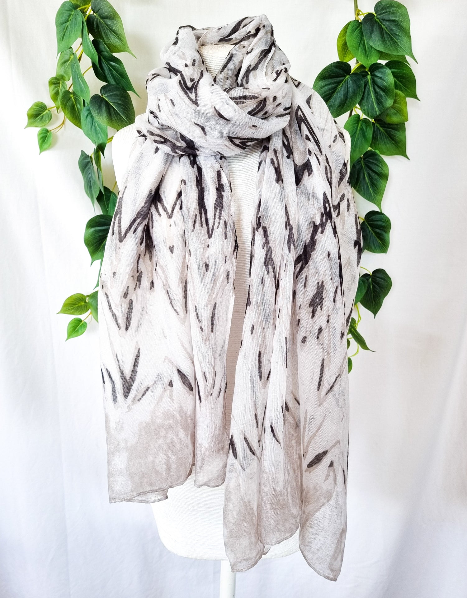 Viscose Scarf - Zig Zag Black White