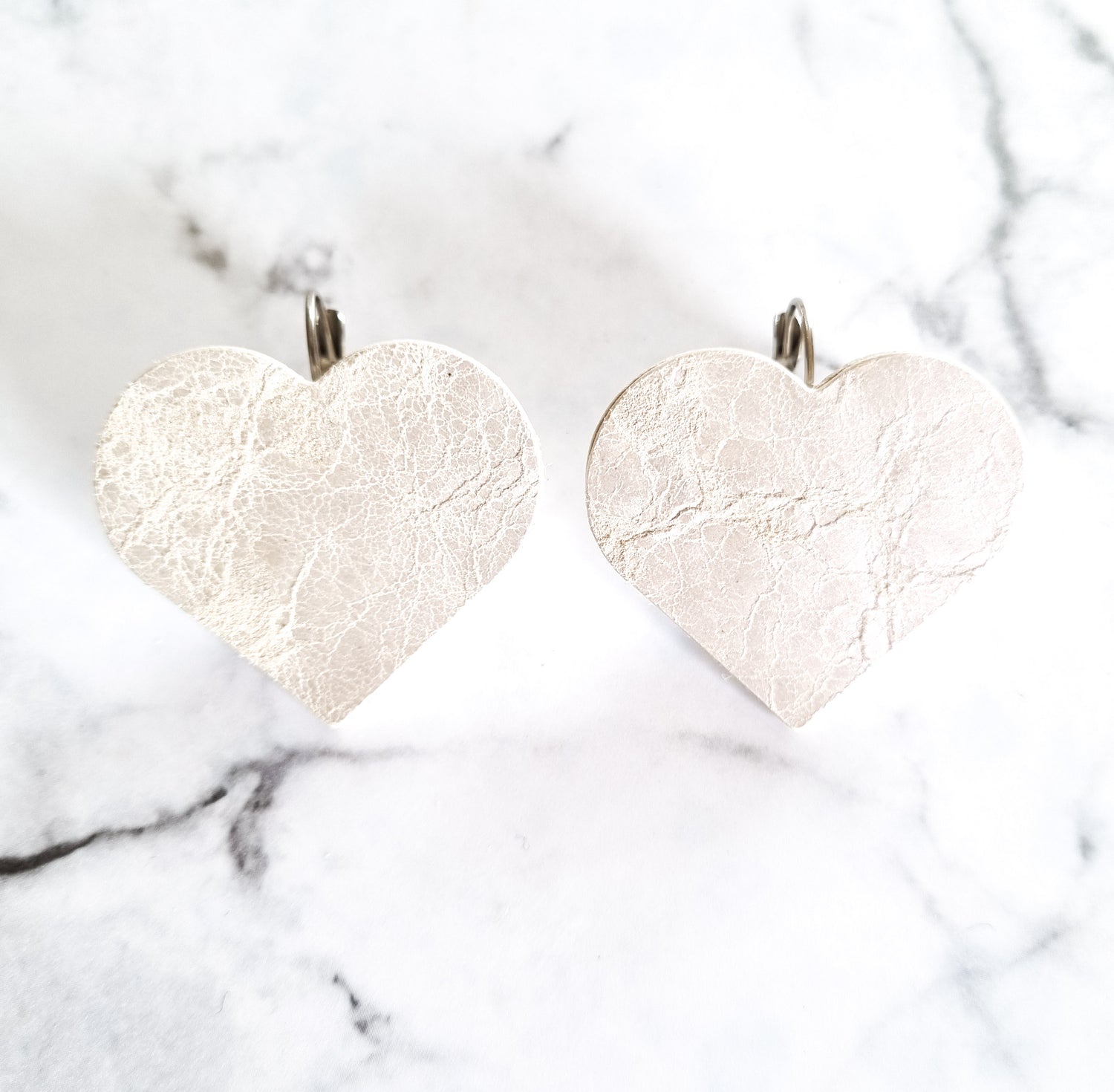Nouvelle Zealande Chic Earrings - Large Heart Pearl