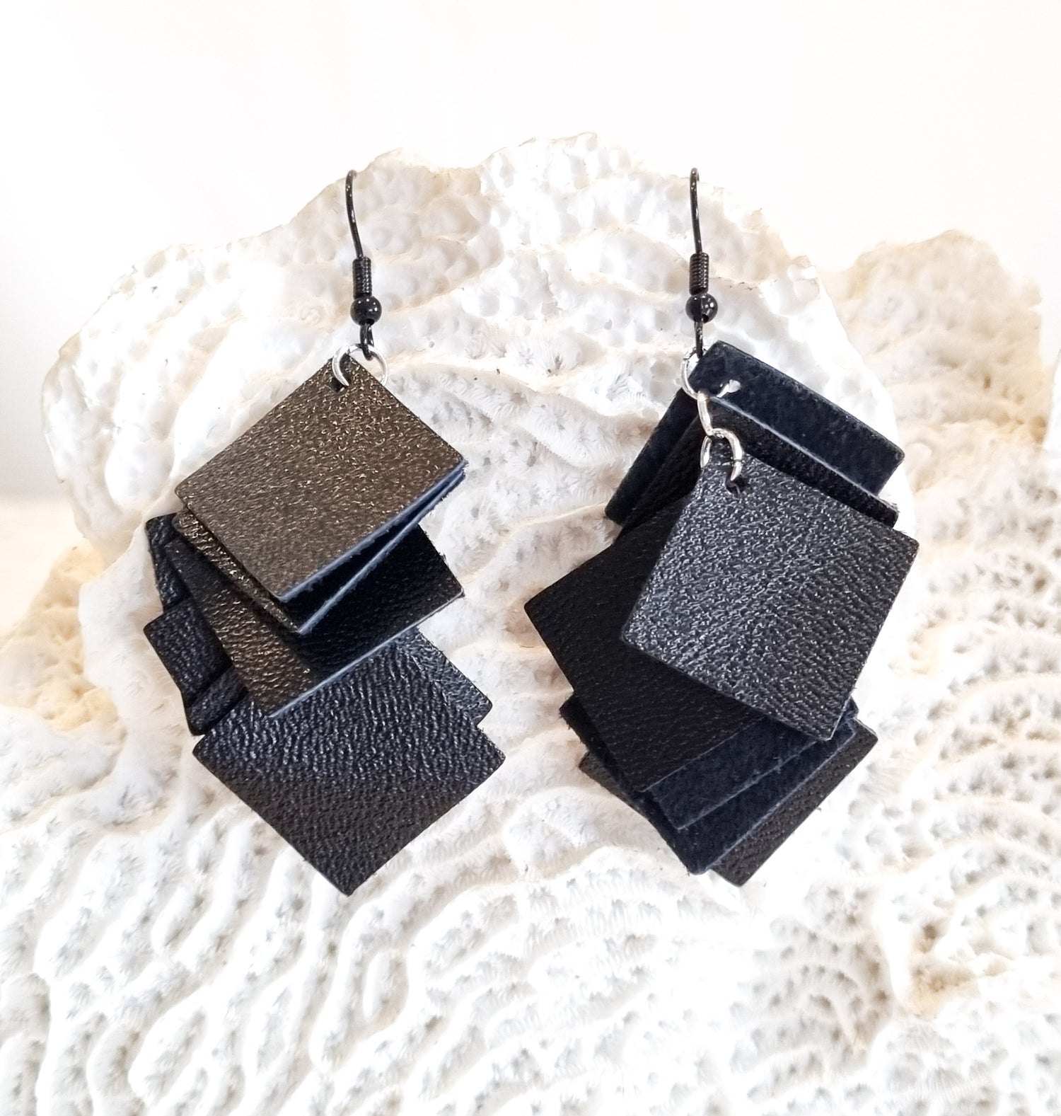 Nouvelle Zelande Chic Earrings - MULTISQBLK