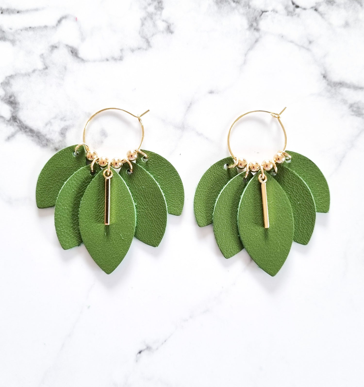 Nouvelle Zelande Chic Earrings - Multi Leaves Olive Gold