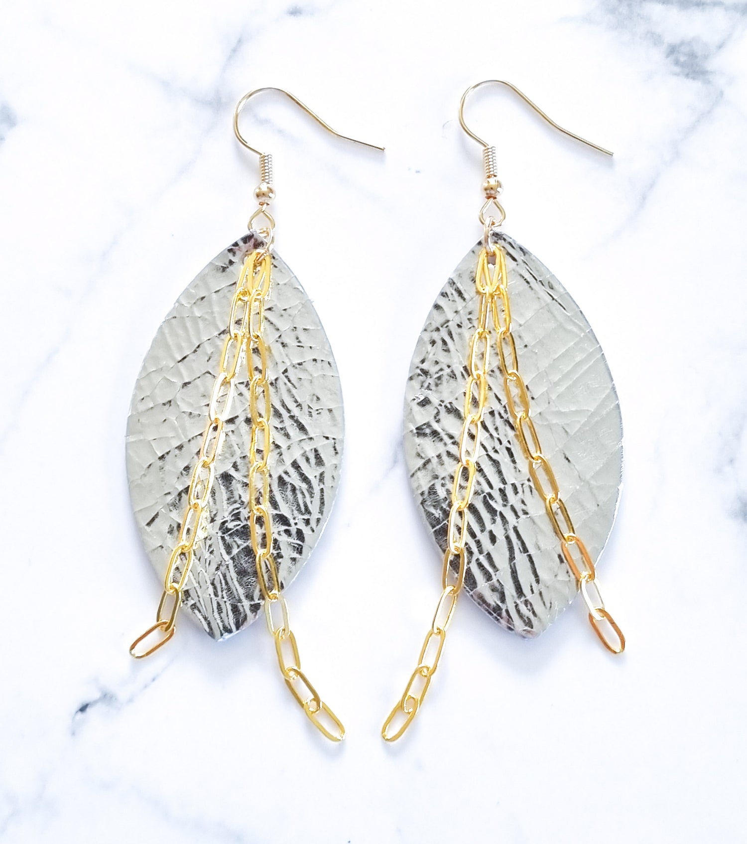 Nouvelle Zelande Chic Earrings - Oval Silver Metallic Gold