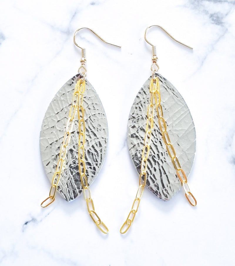 Nouvelle Zelande Chic Earrings - Oval Silver Metallic Gold